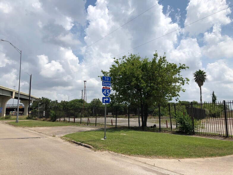 More Photos Of 7926-7928 N Shepherd Dr, Houston Land For Sale