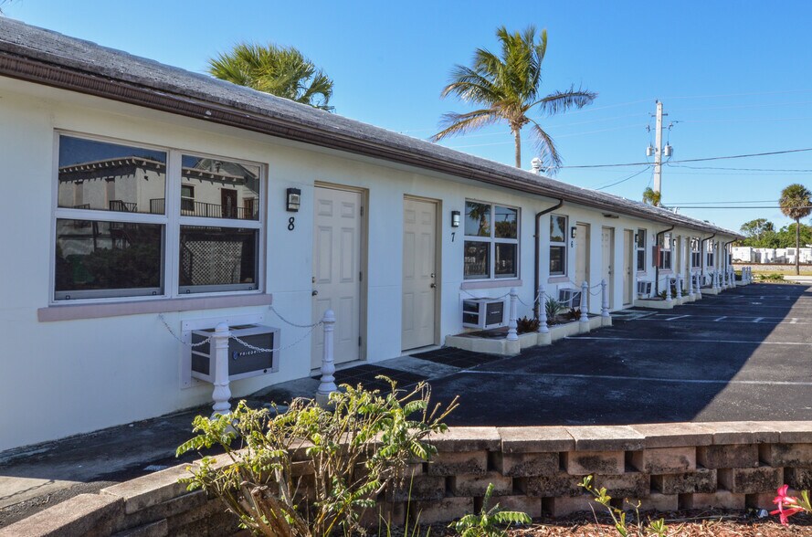 More Photos Of 704 N Dixie Hwy, Lantana Hotel For Sale