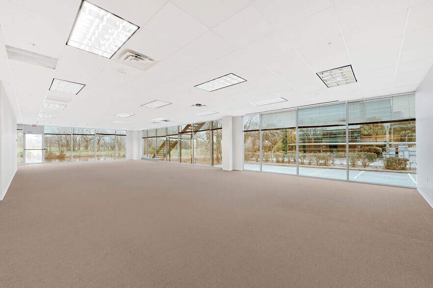 More Photos Of 7900 N Sam Houston Pky W, Houston Office For Lease