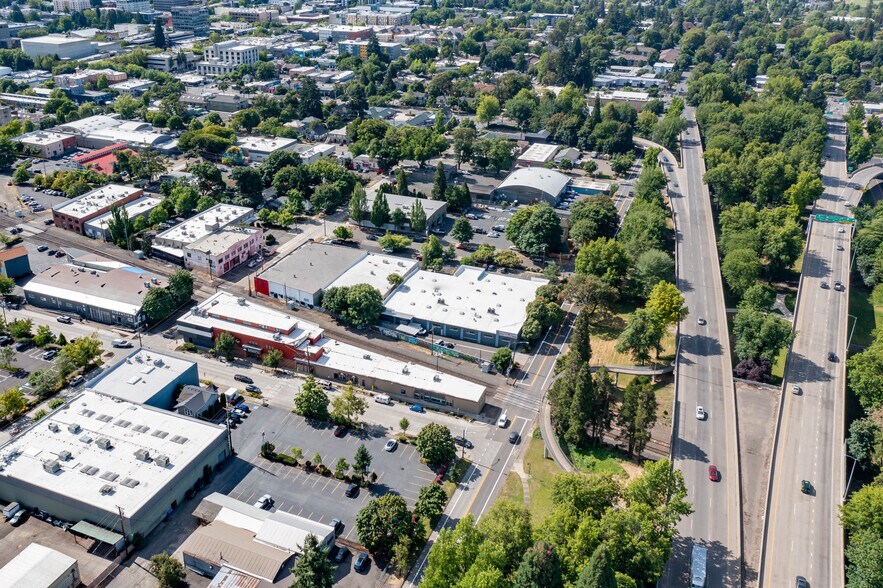More Photos Of 450 W 3rd Ave, Eugene Storefront Retail Office For Lease