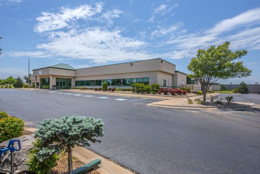 More Photos Of 3101 Technology Dr, Edmond Office For Lease