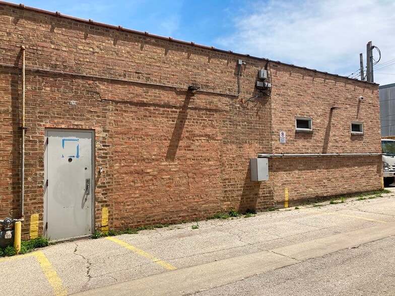 More Photos Of 4639 W Armitage Ave, Chicago Office For Sale