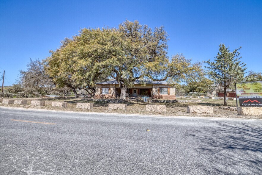 More Photos Of 49 Encino Dr, Concan Convenience Store For Sale