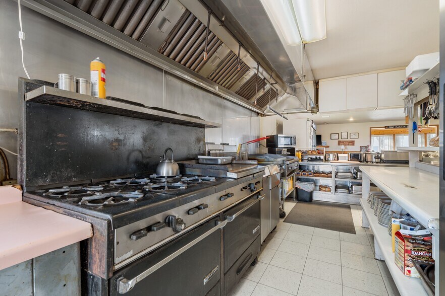 More Photos Of 28534 U.S. 18, Mc Gregor General Retail For Sale