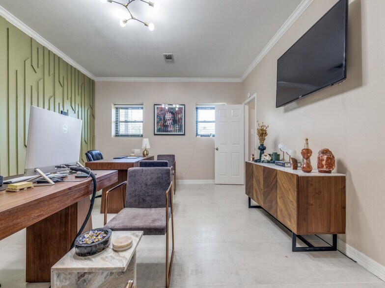 More Photos Of 10711 Hidden Lake Ln, Richmond Distribution For Sale