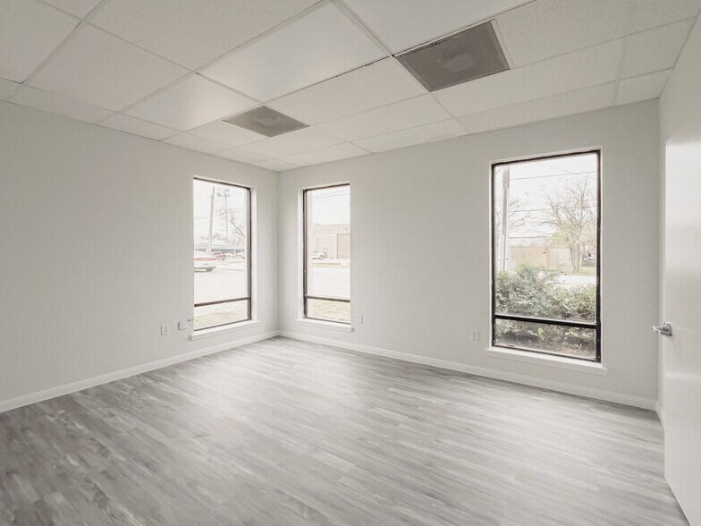 More Photos Of 5730 Centralcrest, Houston Warehouse For Lease