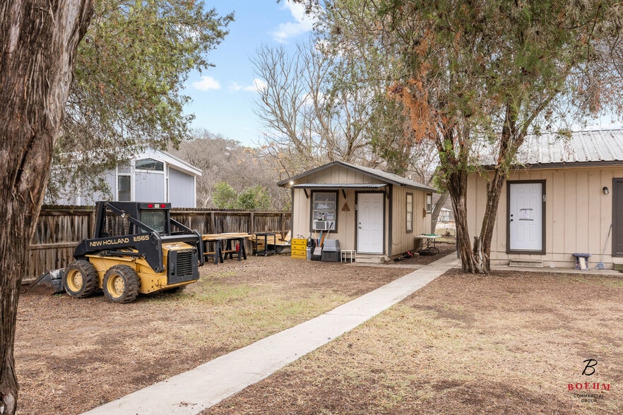 More Photos Of 2906-2908 Hunt St, Kerrville Apartments For Sale