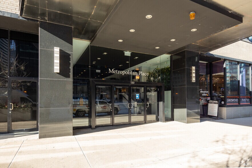 More Photos Of 130 S Canal St, Chicago Apartments For Lease