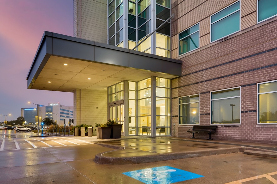 More Photos Of 12001 South Fwy, Burleson Medical For Lease