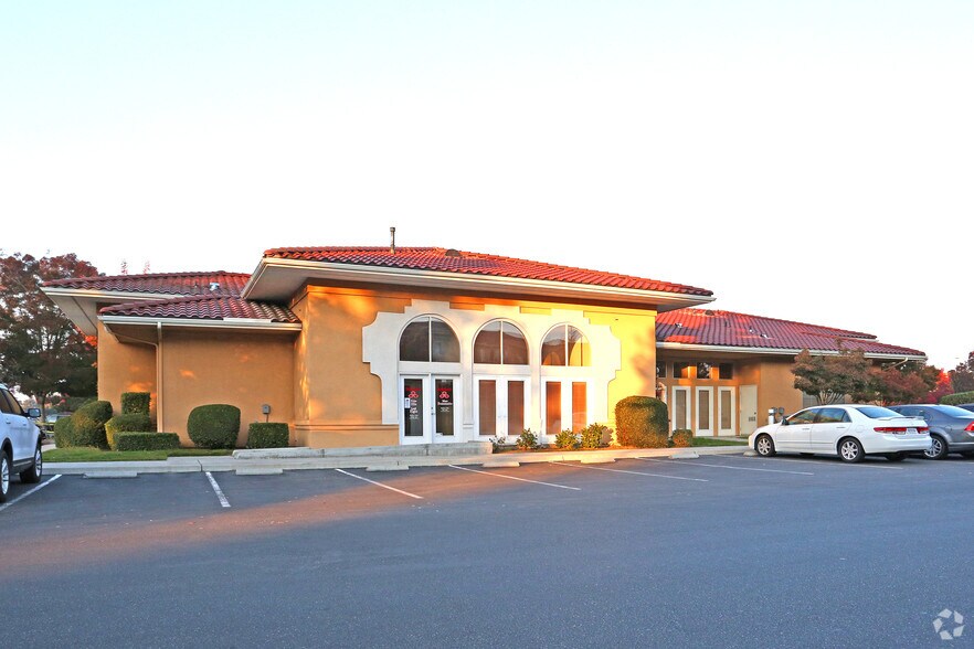 More Photos Of 9499 N Fort Washington Rd, Fresno Unknown For Lease