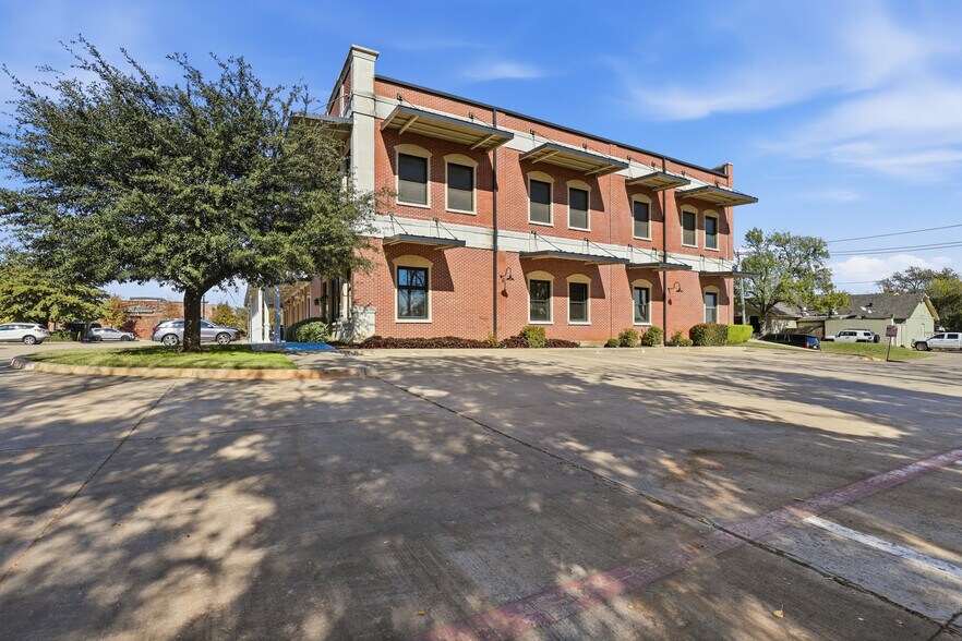 More Photos Of 140 E Main St, Lewisville Office For Sale