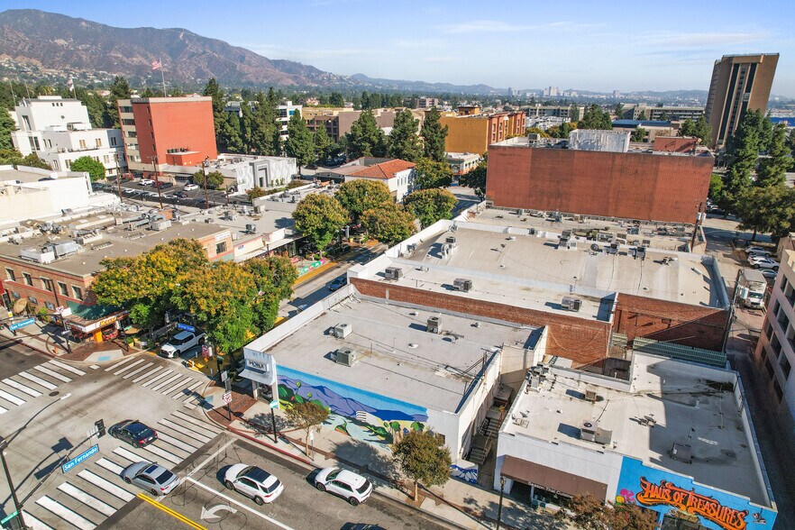 More Photos Of 147-153 N San Fernando Blvd, Burbank Storefront For Lease