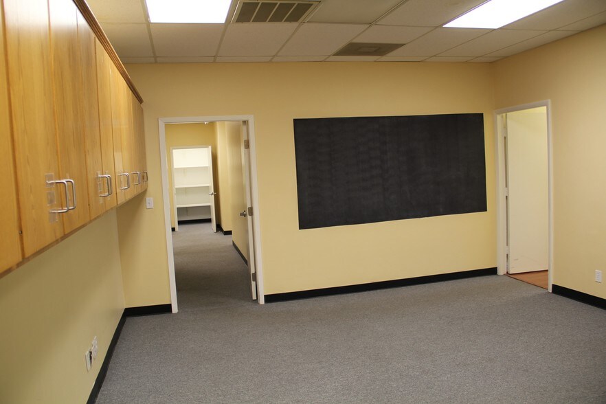 More Photos Of 117 Lane Dr, Rosenberg Unknown For Lease