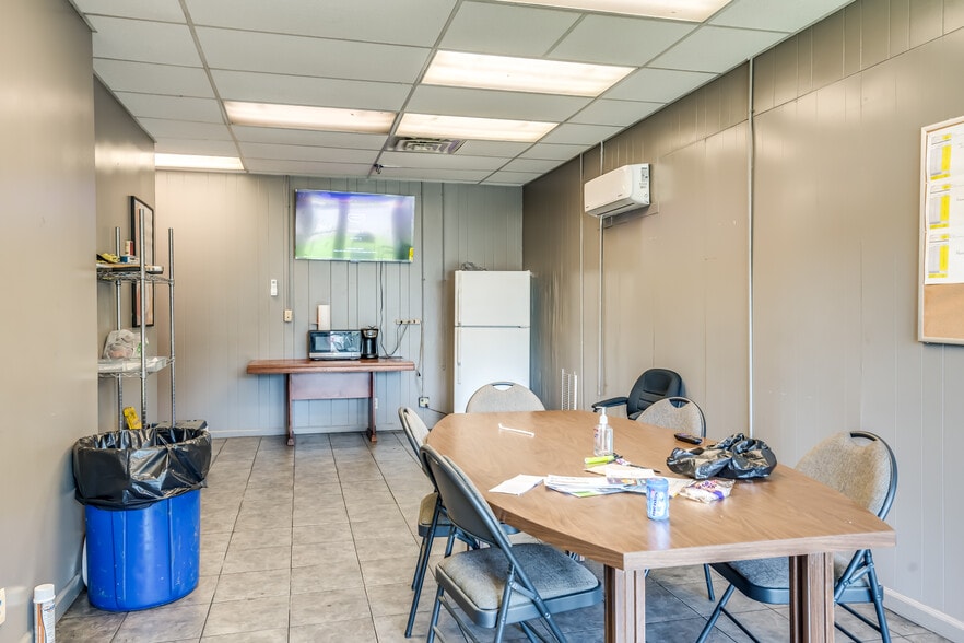 More Photos Of 4542 Baldwin Ave, Montgomery Warehouse For Sale