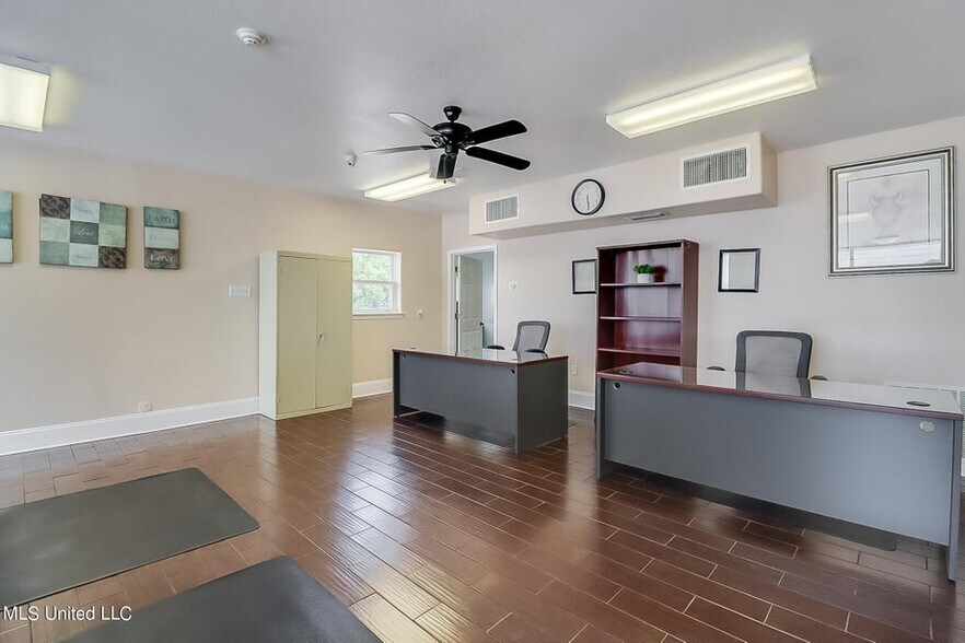 More Photos Of 507 Pass Rd, Gulfport Office For Sale