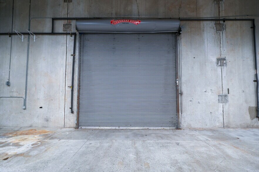 More Photos Of 1555-1557 SE Crystal Lake Dr, Corvallis Warehouse For Lease