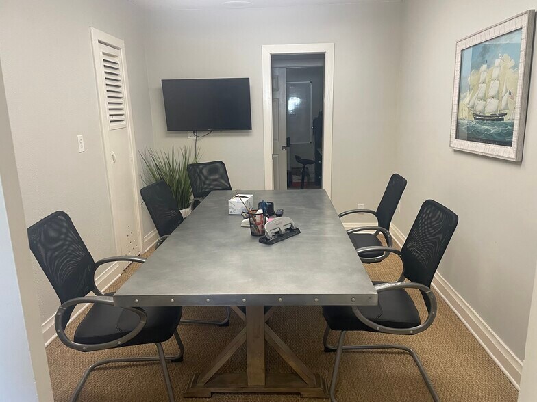 More Photos Of 2153 Airport Blvd, Mobile Office For Sale