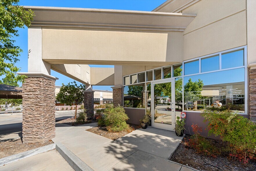 More Photos Of 27871 Smyth Dr, Santa Clarita Medical For Sale