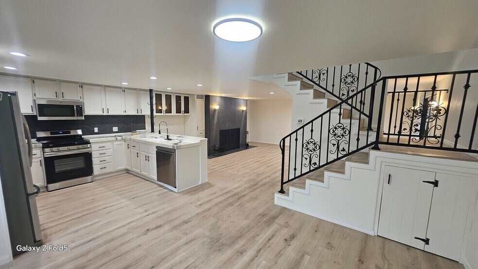 More Photos Of 9857 Foothill Blvd, Lake View Terrace Multifamily For Lease