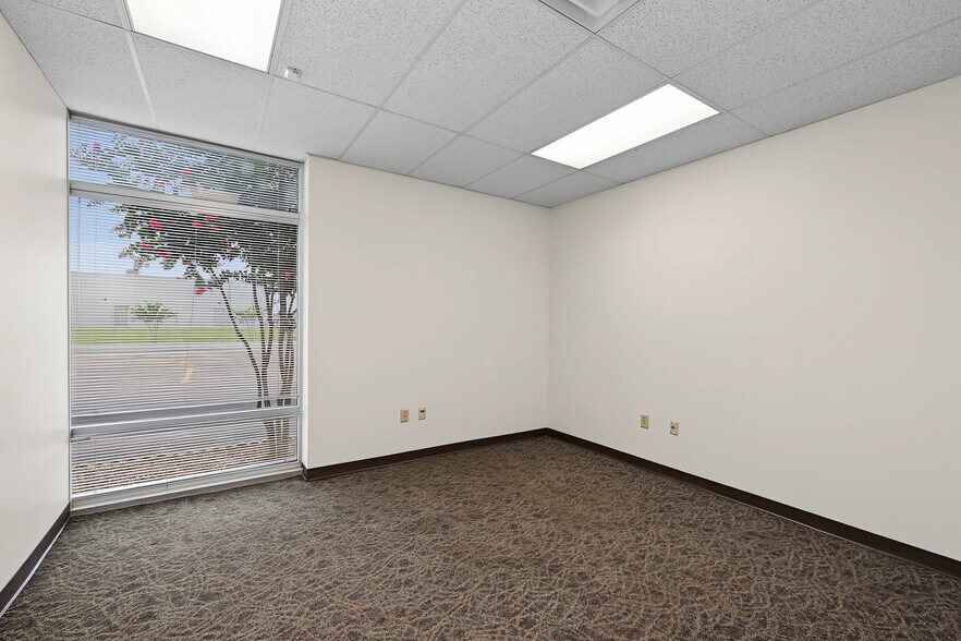 More Photos Of 10845 Strang Rd, La Porte Warehouse For Lease