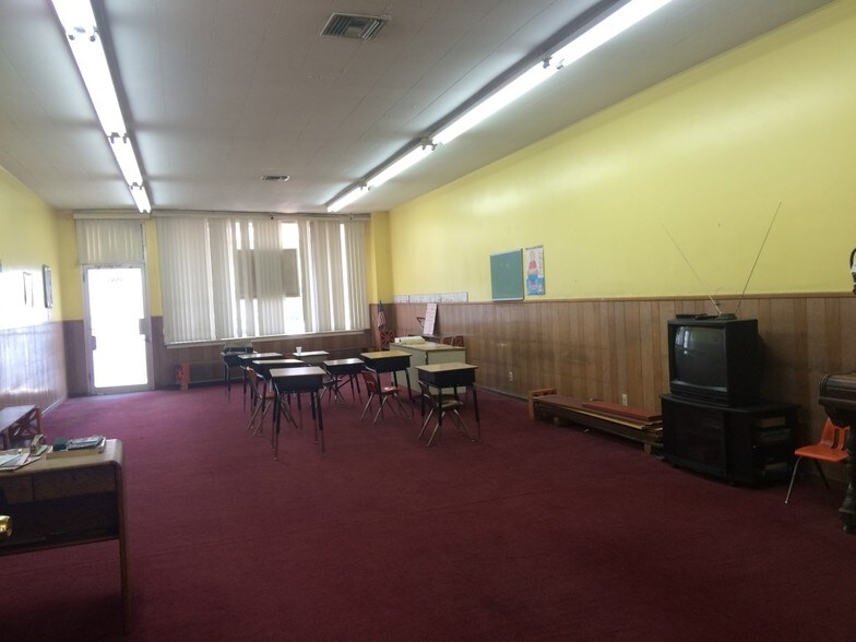 More Photos Of 12065 Paramount Blvd, Downey Storefront For Lease