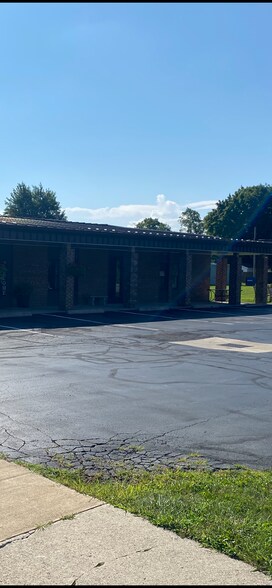 More Photos Of 605 E Center St, Marion Office For Sale