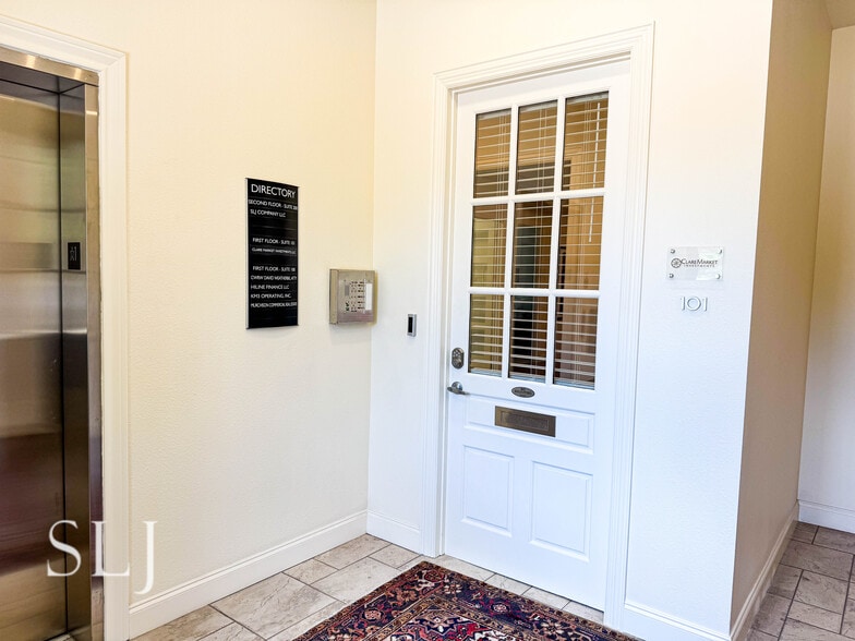 More Photos Of 4311 W Lovers Ln, Dallas Office For Lease