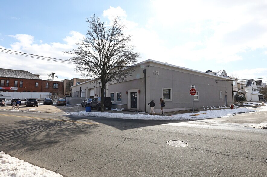 More Photos Of 174 Main Ave, Wallington Warehouse For Sale