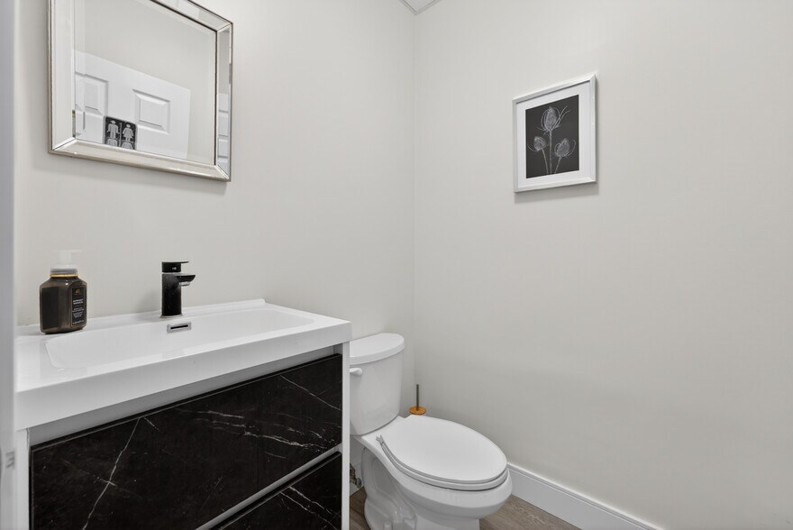 More Photos Of 570 Hood Rd W, Markham Service For Sale