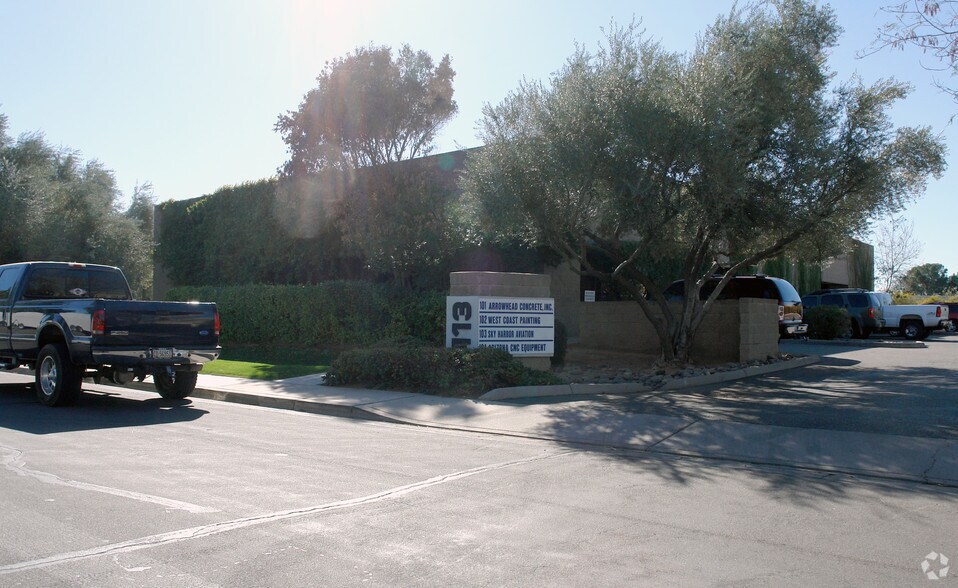 More Photos Of 113 W Hoover Ave, Mesa Warehouse For Lease