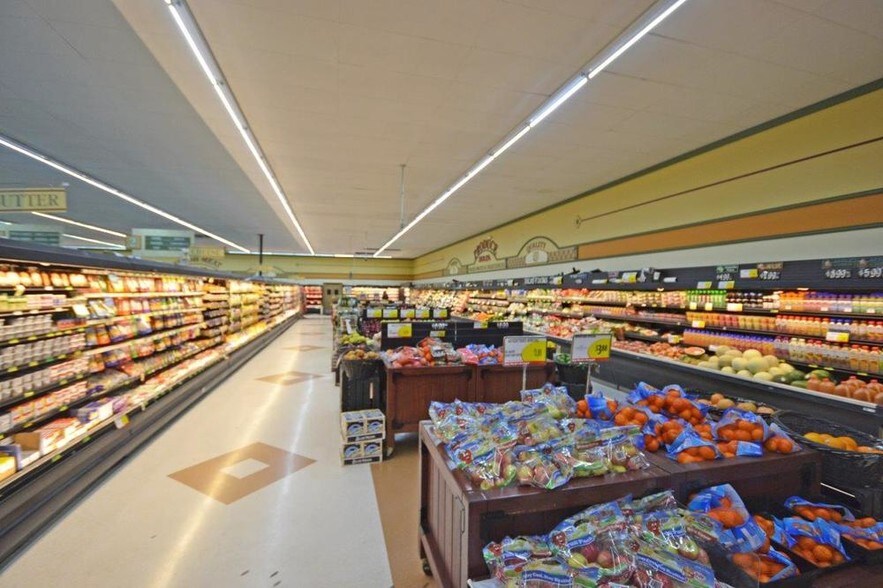 More Photos Of 15187-152231 N Holly Rd, Holly Unknown For Lease