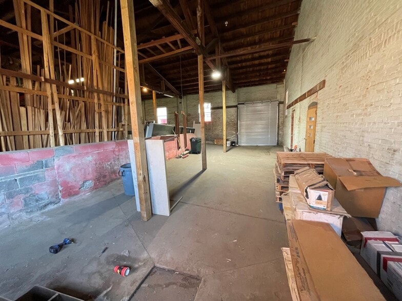 More Photos Of 130 W 3rd St, Waynesboro Light Distribution For Lease