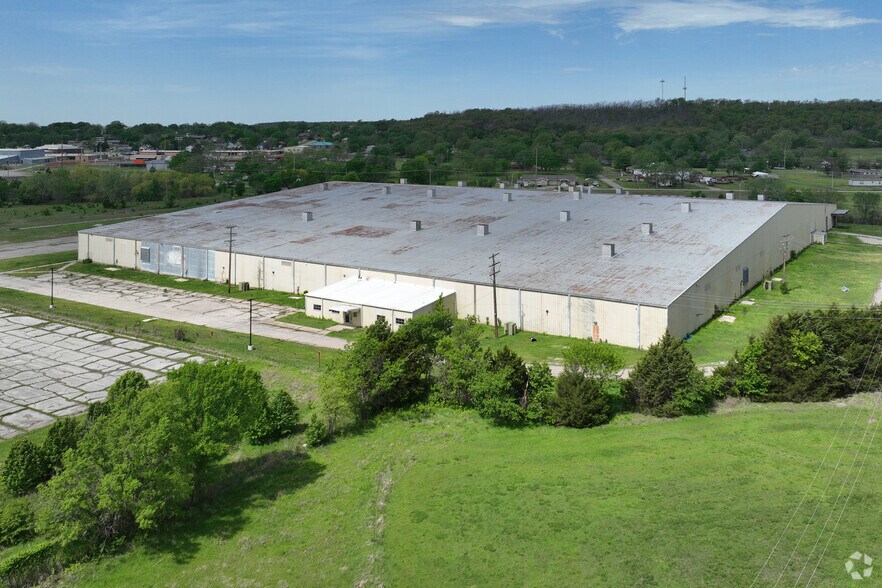 More Photos Of 1901 Boundary Ave, Pawhuska Warehouse For Lease