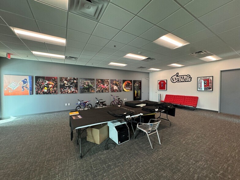 More Photos Of 6150 S Pecos Road & E. Patrick Ln, Las Vegas Distribution For Lease