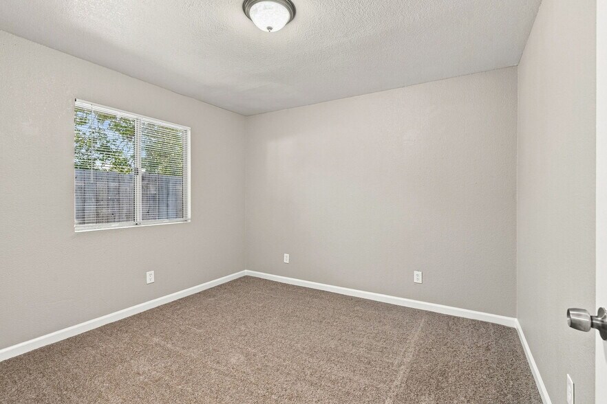More Photos Of 1262 N Marks Ave, Fresno Apartments For Sale