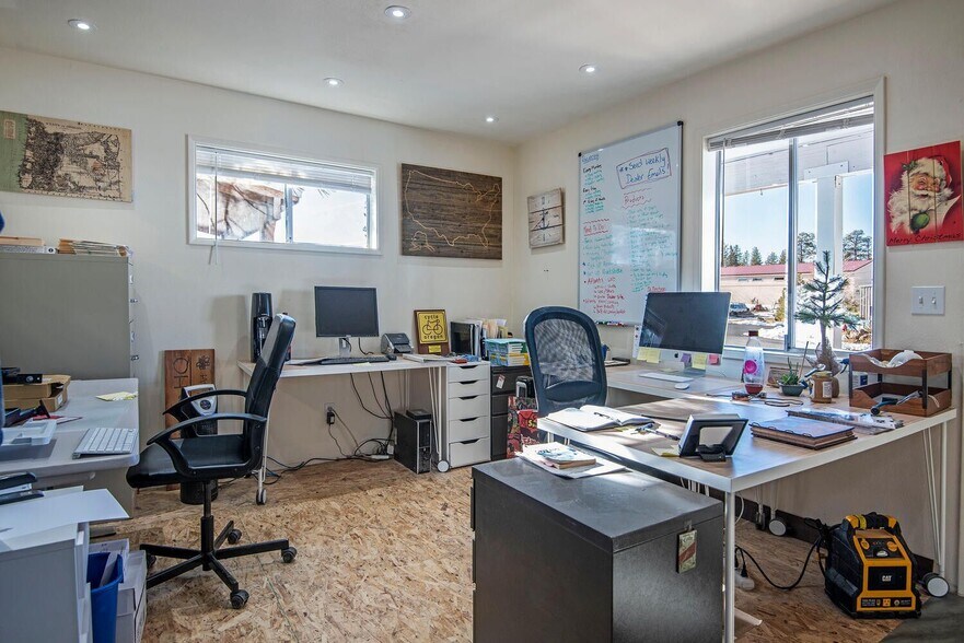 More Photos Of 592 N Sisters Park Ct, Sisters Flex For Sale