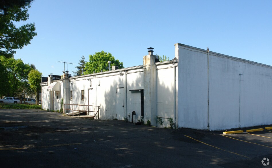 More Photos Of 522A-526 Walt Whitman Rd, Melville Unknown For Lease