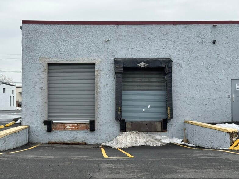 More Photos Of 120 Commerce Rd, Carlstadt Manufacturing For Lease