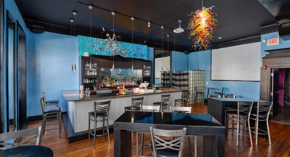 More Photos Of 118 Market St, Wilmington General Retail For Sale