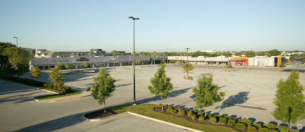 More Photos Of 1025-1255 E Golf Rd, Schaumburg Unknown For Lease