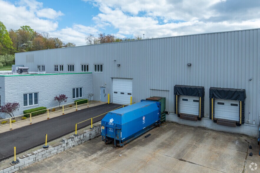 More Photos Of 621 Hunt Valley Cir, New Kensington Warehouse For Lease