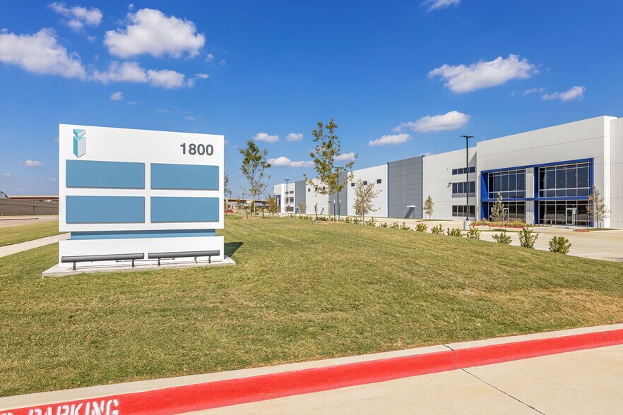 More Photos Of 1800 State Highway 121, Grapevine Distribution For Lease
