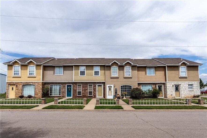 More Photos Of 108-118 E Blake St, Hinton Apartments For Sale