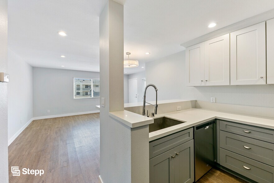 More Photos Of 1060 Olive Ave, Long Beach Apartments For Sale