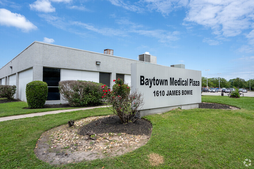 Primary Photo Of 1610 James Bowie Dr, Baytown Unknown For Lease