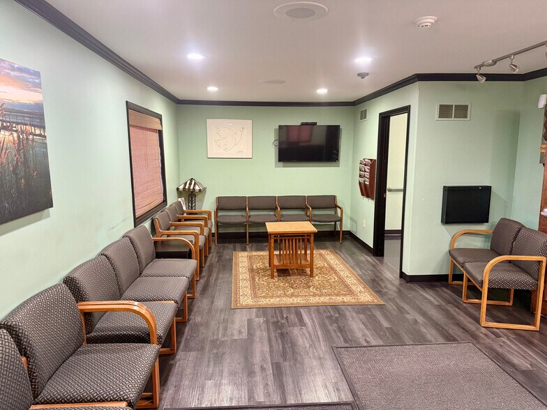 More Photos Of 1637 Portage Ave, South Bend Medical For Sale