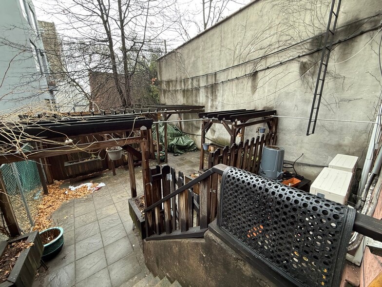 More Photos Of 333 Court St, Brooklyn Storefront Retail Residential For Lease