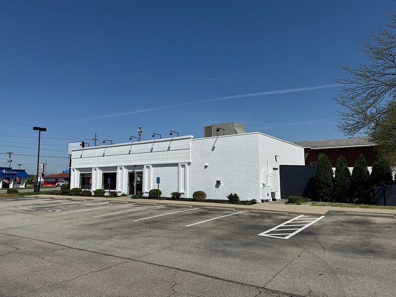 More Photos Of 2100 S Erie Blvd, Hamilton Fast Food For Lease