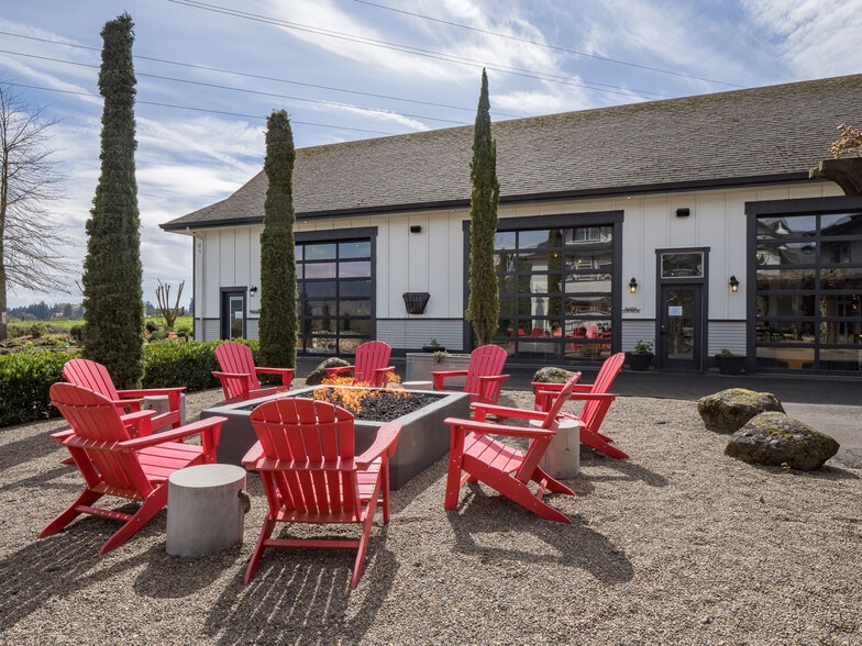 More Photos Of 20300 NE Highway 240, Newberg Hotel For Sale
