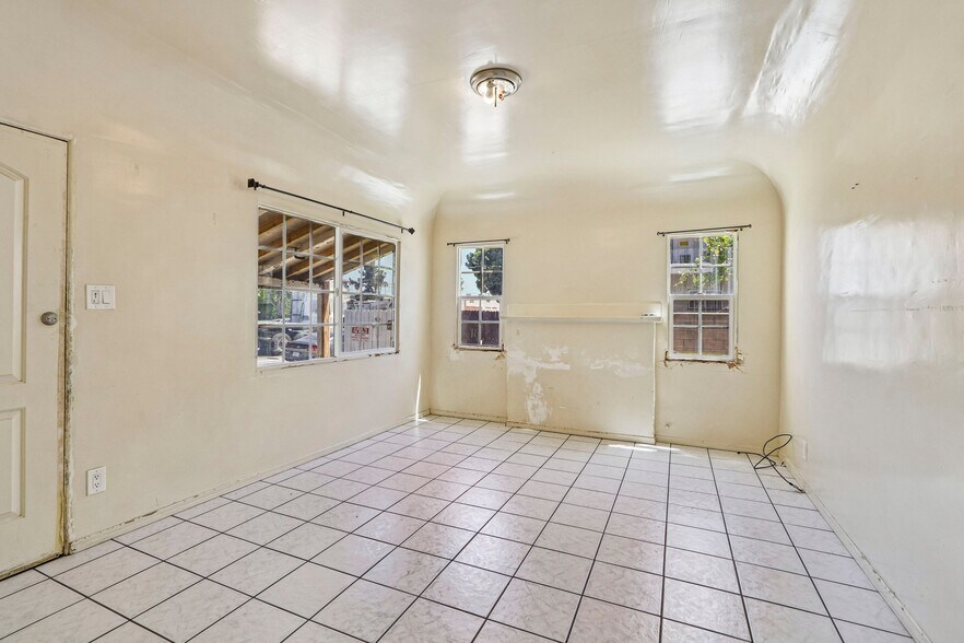 More Photos Of 7315 Woodley Ave, Van Nuys Land For Sale